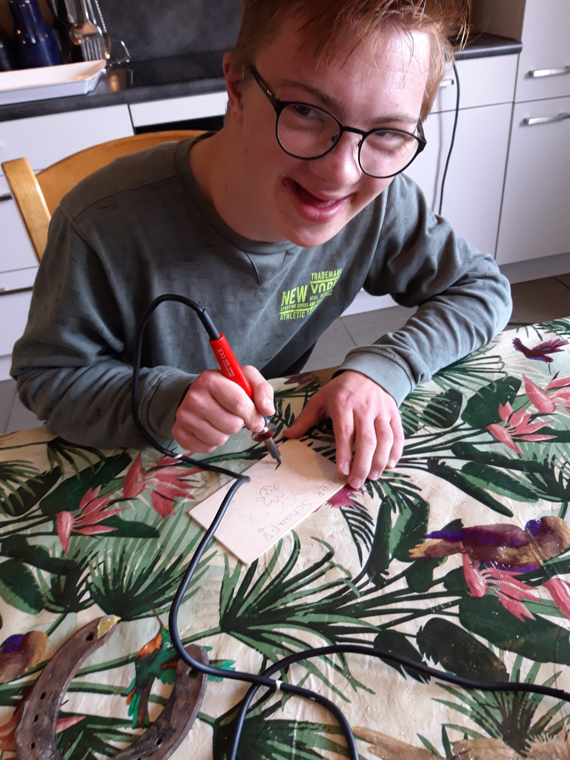 Geerten aan het hout branden