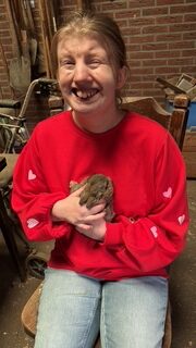 Tessa met een lief jong konijntje